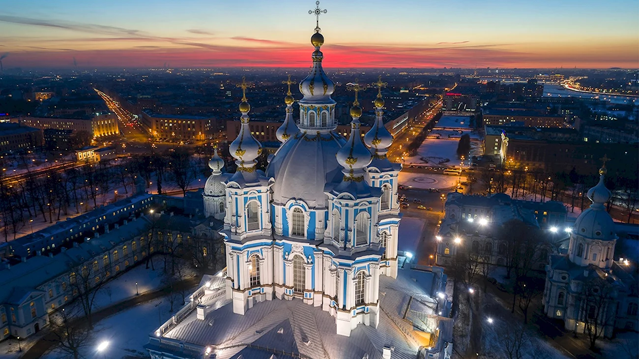 Смольный собор в Санкт-Петербурге. Красивая картинка