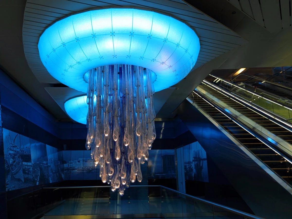 Станция метро Халид Дубай. Красивая картинка