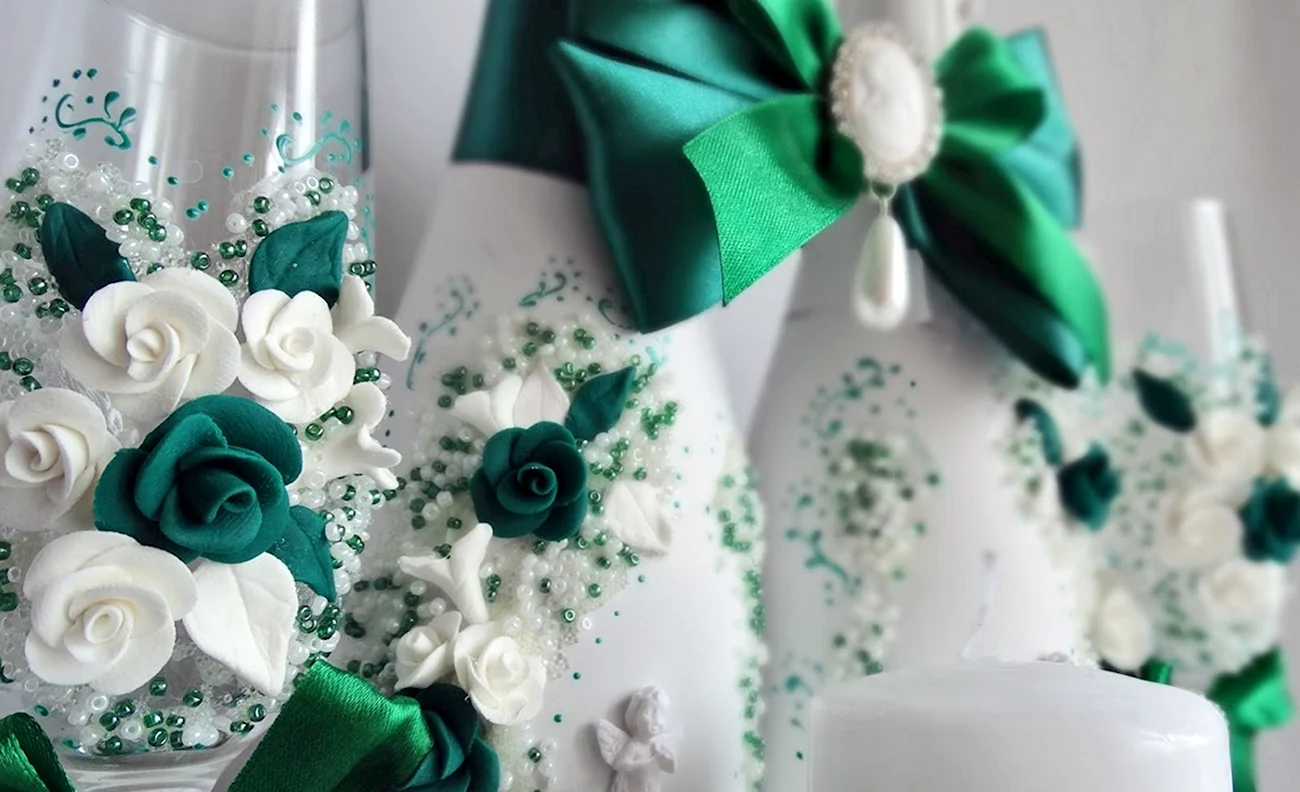 Свадебная атрибутика в зеленом цвете. Поздравление с годовщиной свадьбы