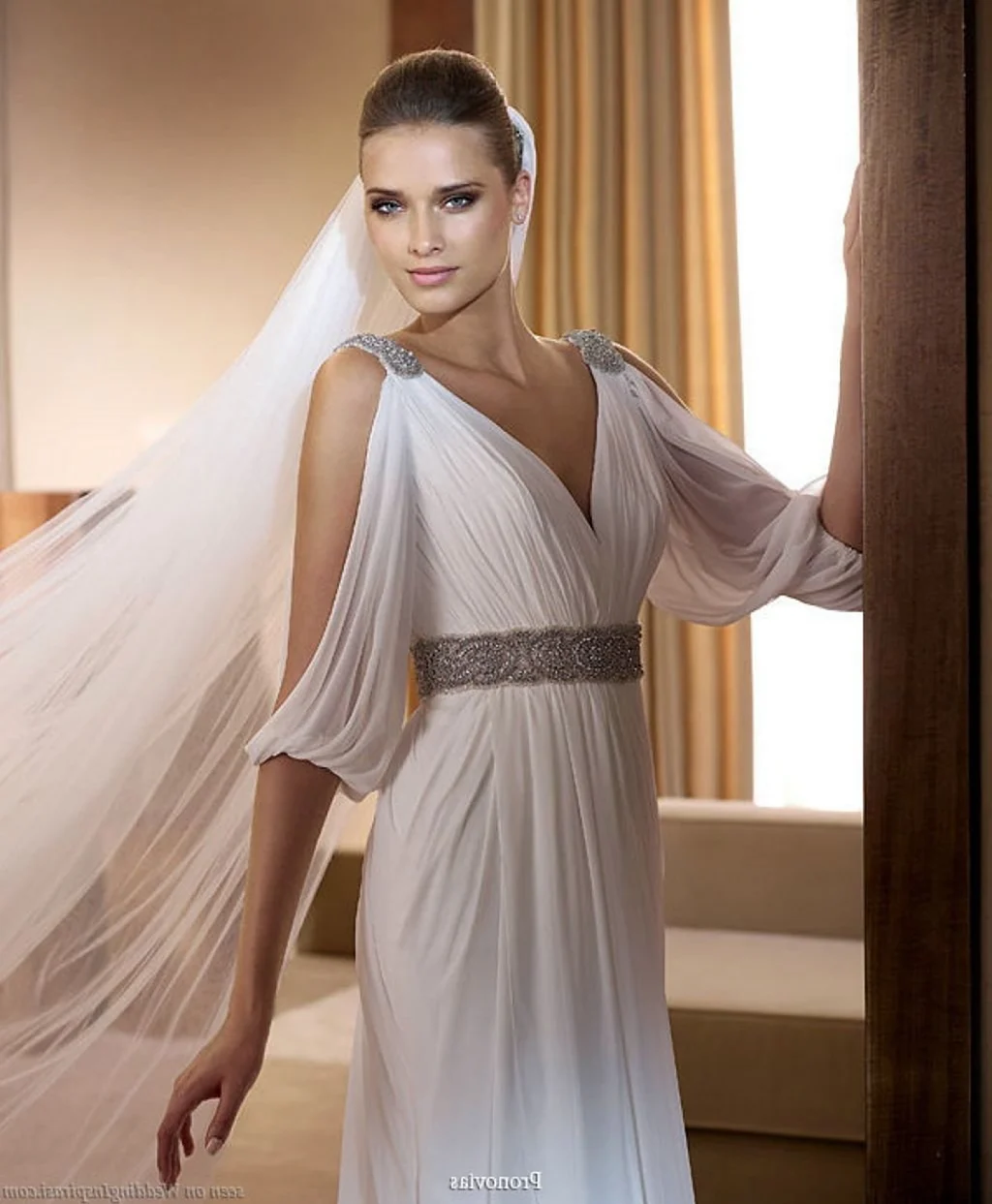 Свадебное платье Pronovias в греческом стиле. Красивая картинка