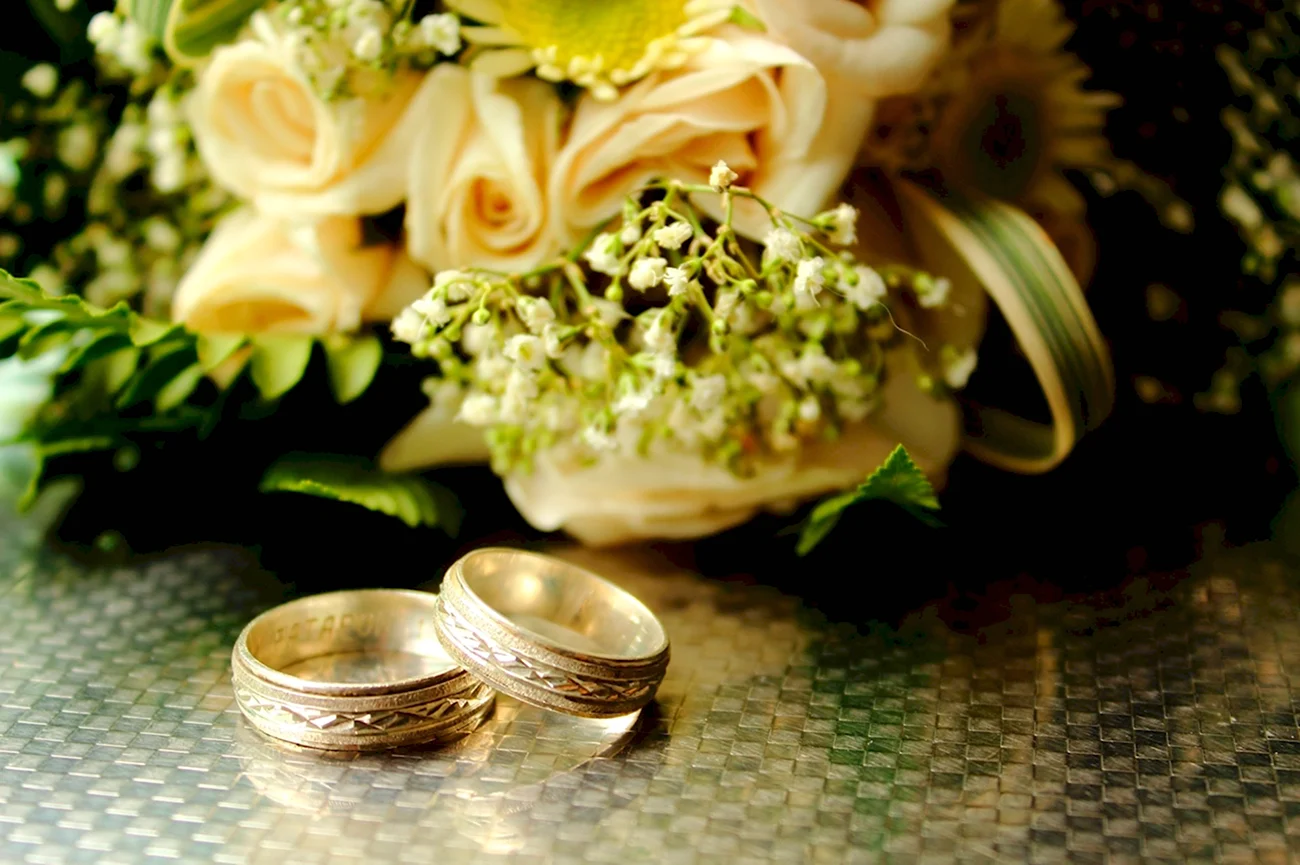 Свадебный букет и кольца. Красивая картинка