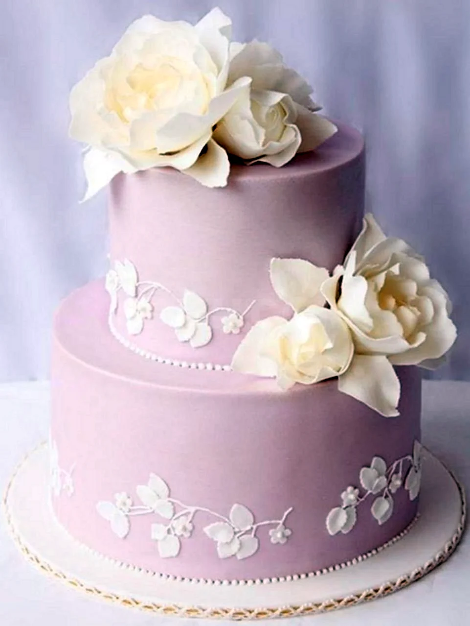 Свадебный торт двухъярусный. Красивая картинка