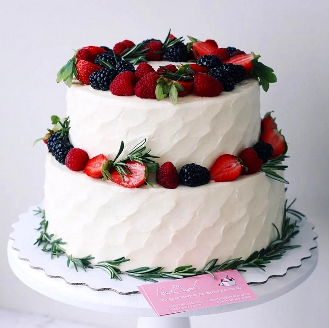 Свадебный торт двухъярусный с фруктами. Красивая картинка