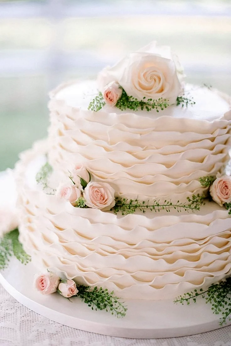 Свадебный торт кремовый одноярусный. Красивая картинка