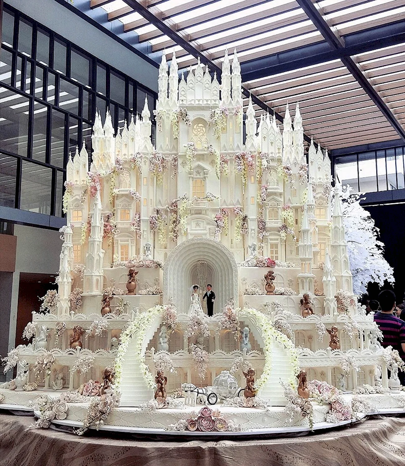 Свадебный торт Рената Агзамова замок. Красивая картинка