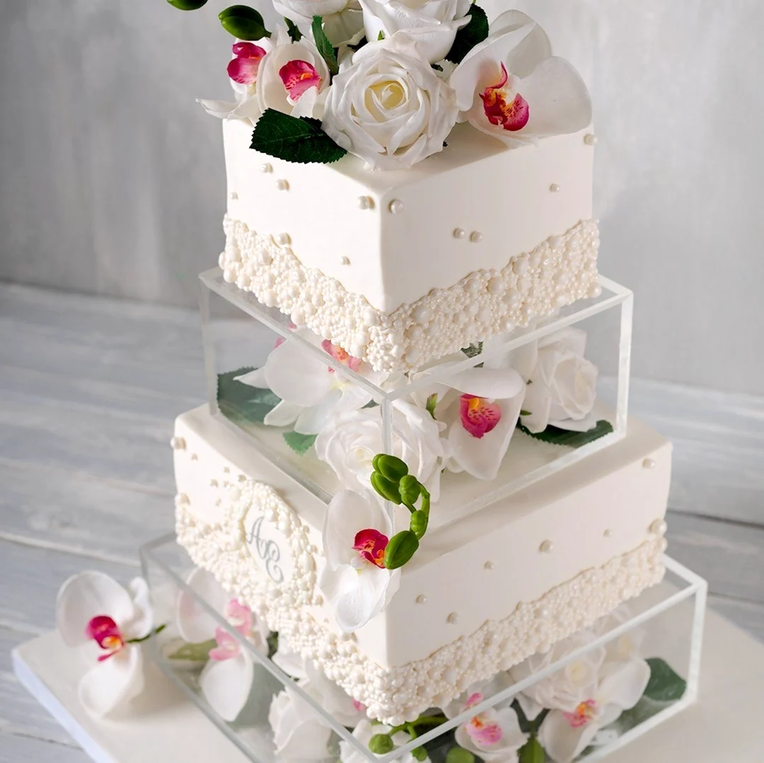 Свадебный торт трехъярусный без мастики. Красивая картинка