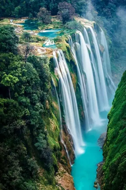 Tamul водопад Мексика. Красивая картинка