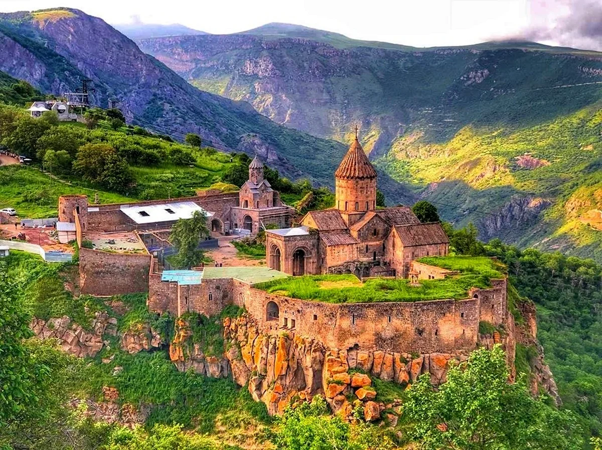 Татевский монастырь в Армении. Красивая картинка