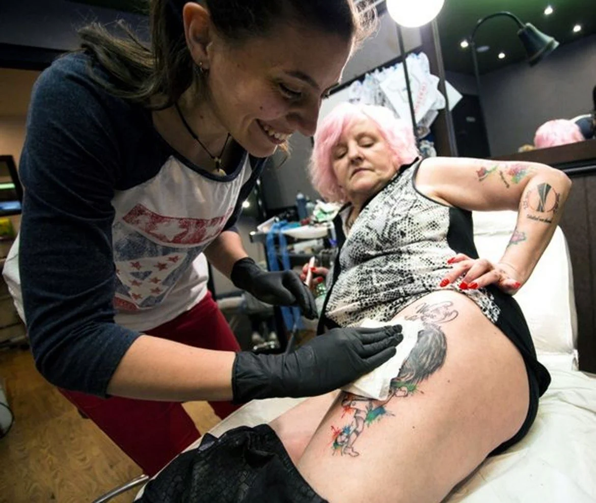 Татуировка посвященная бабушке. Картинка