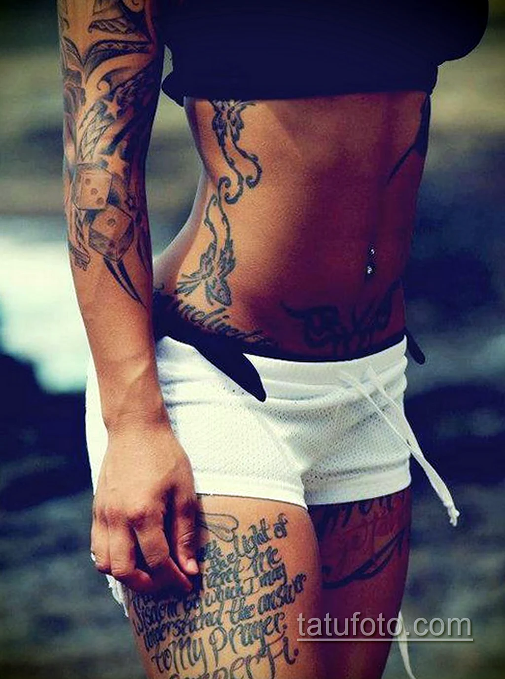 Татуировки. Красивая девушка