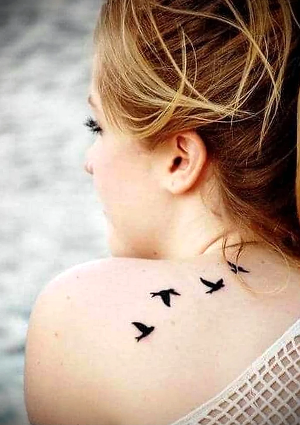Татуировки длятдевушек. Красивая девушка