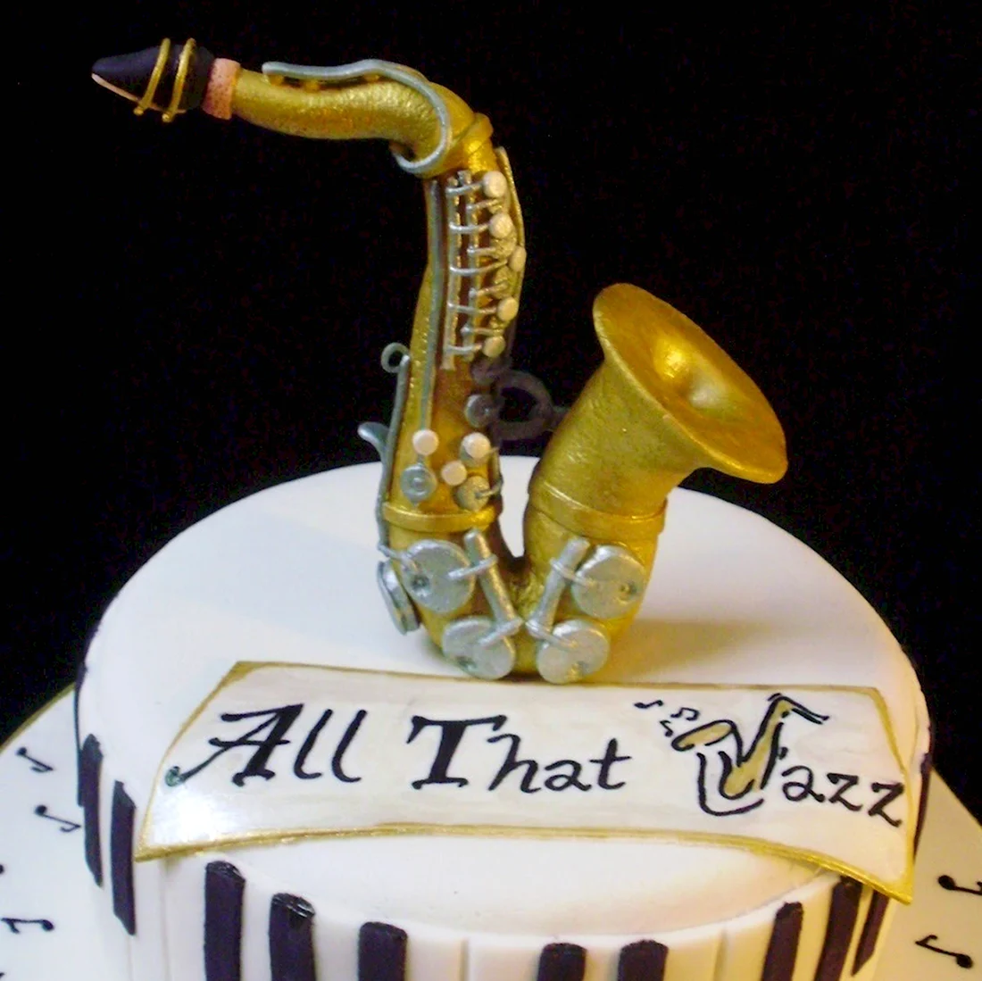 Торт для саксофониста. Открытка с днем рождения
