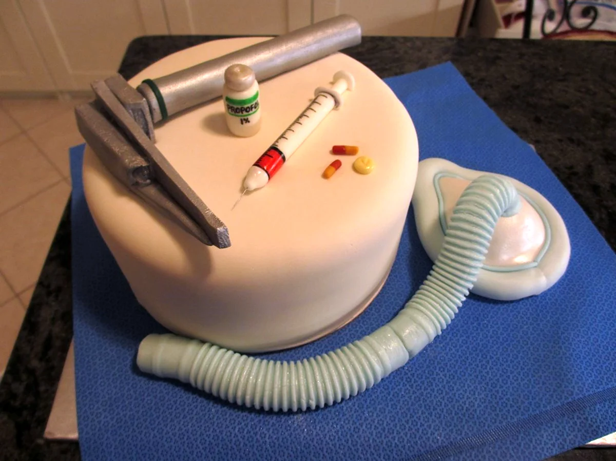 Торт для врача реаниматолога. Красивая картинка