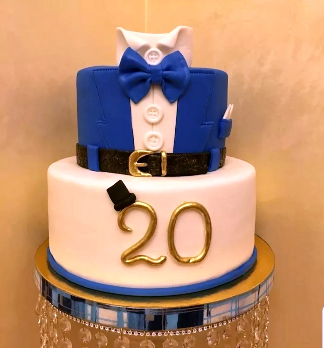 Торт на 20 лет. Открытка с днем рождения
