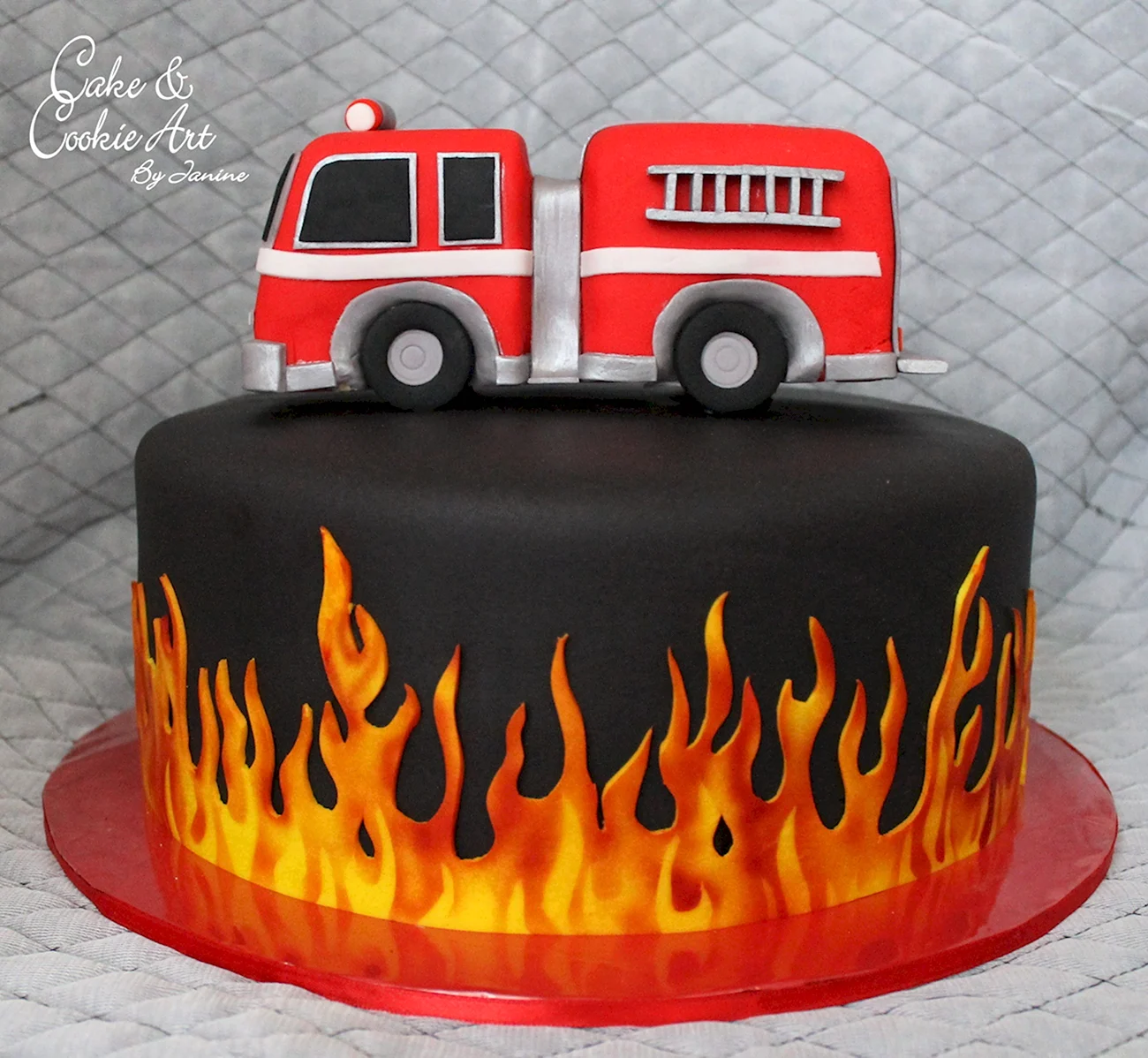 Торт «пожарному». Красивая картинка