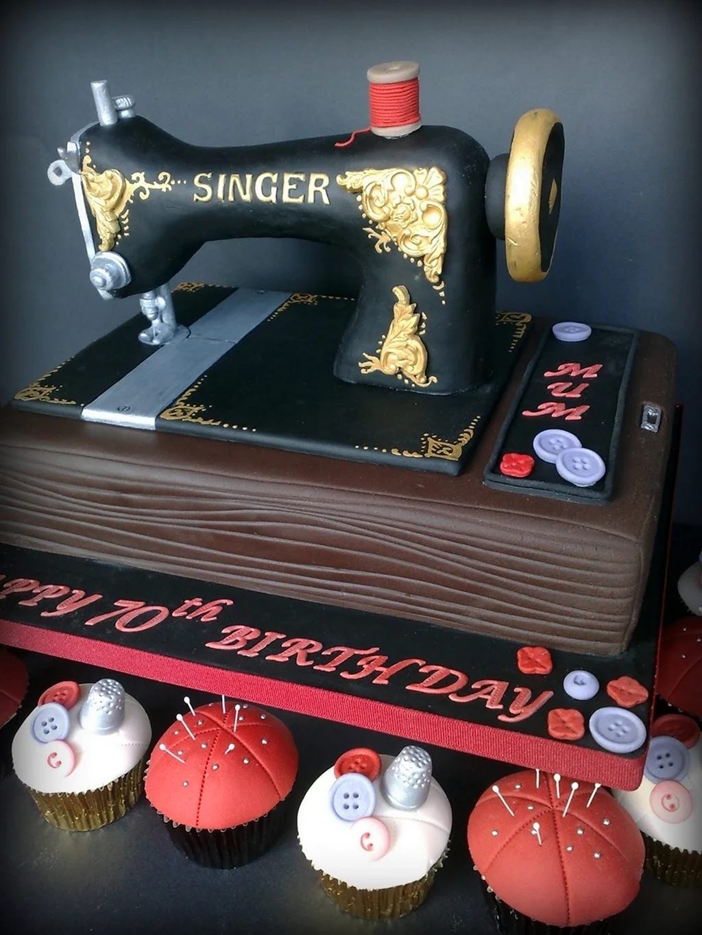 Торт швейная машинка Зингер мастер класс. Красивая картинка