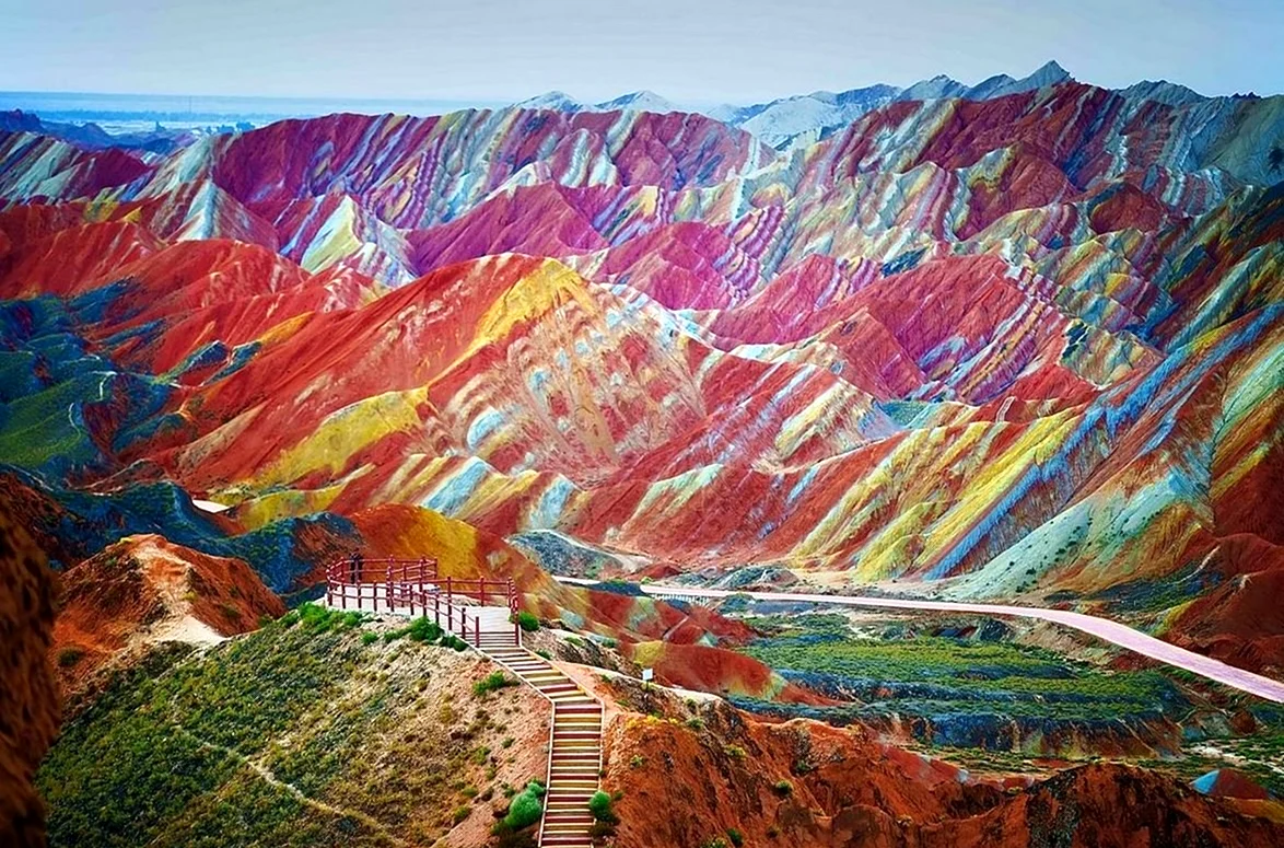 Цветные скалы Чжанъе Данксиа Китай. Красивая картинка