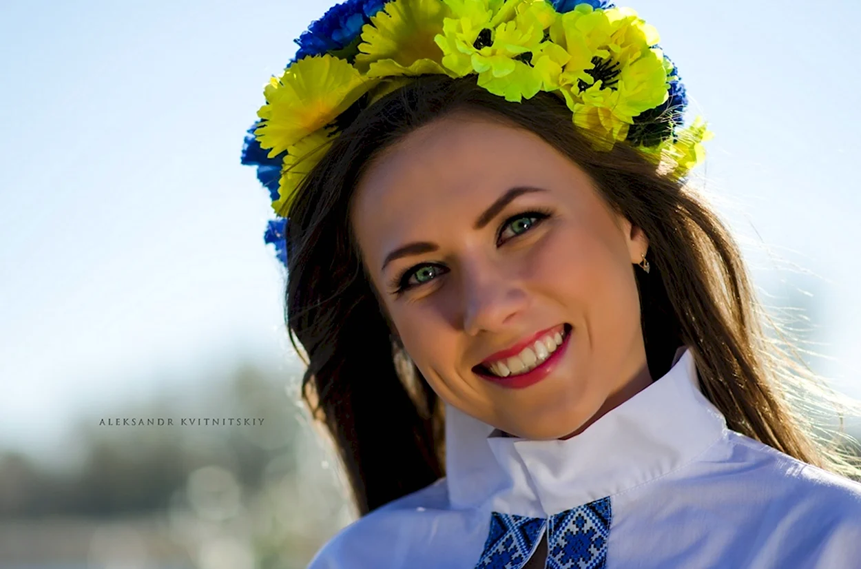Украинка улыбается. Красивая девушка