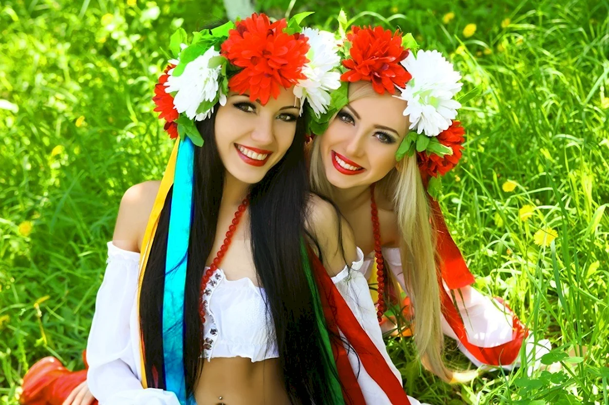 Украинские девушки в вышиванках. Красивая девушка