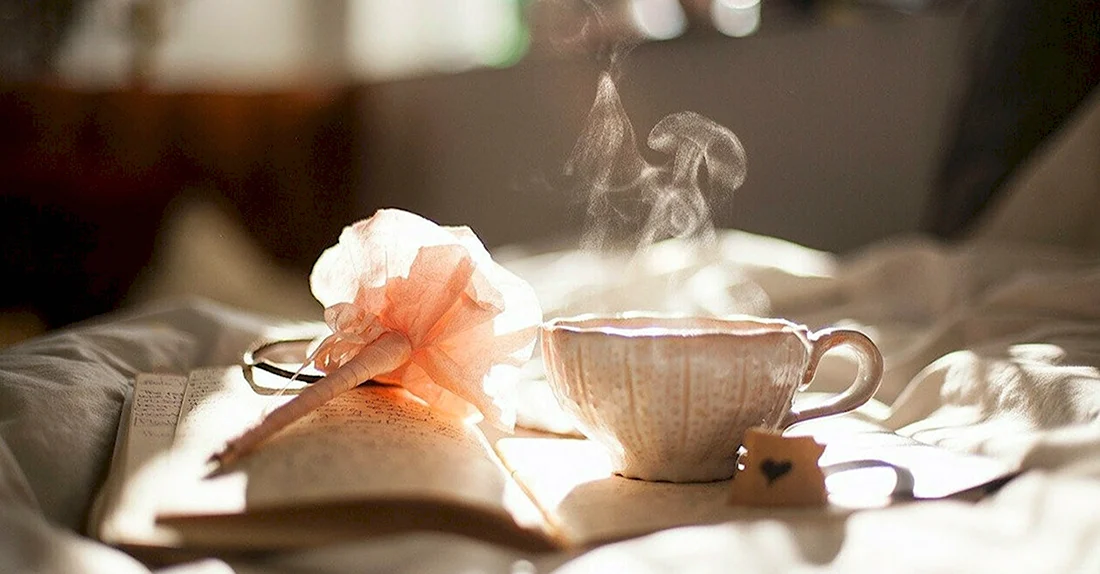 Утренний чай в постель. Открытка с добрым утром