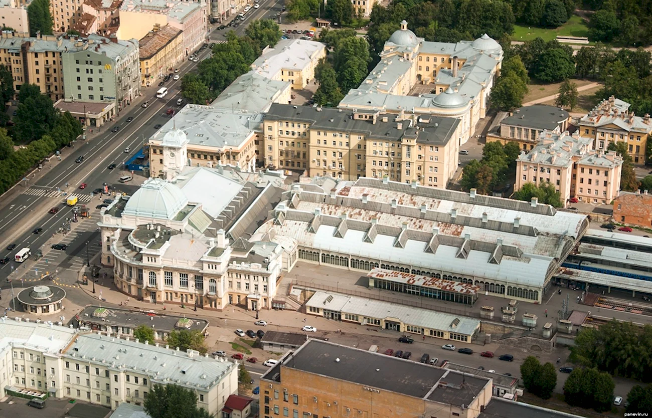 Витебский ЖД вокзал в Санкт-Петербурге. Красивая картинка