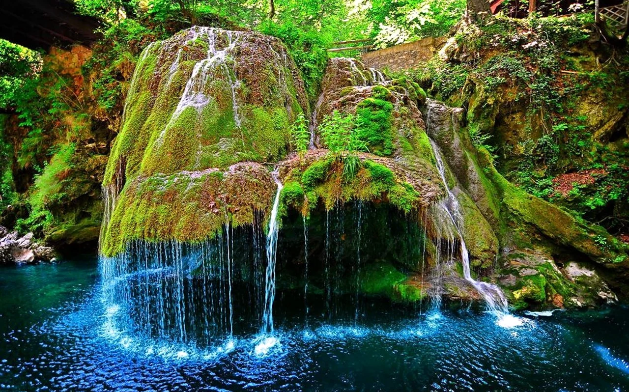 Водопад Бигар Румыния. Красивая картинка