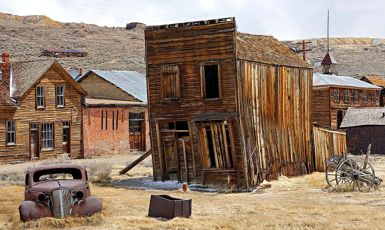 Заброшенный городок в пустыне в США. Картинка