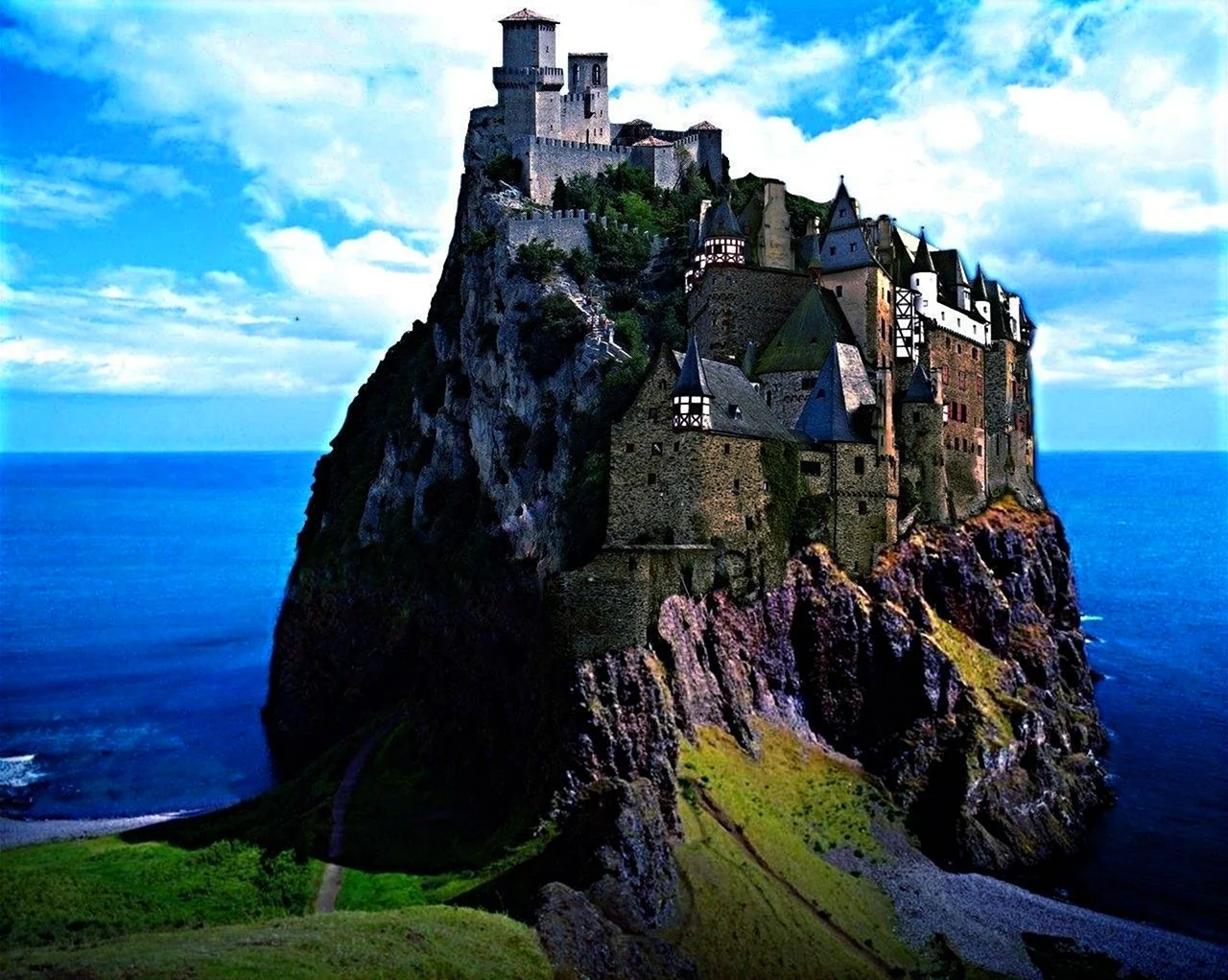 Замок на скале остров Ардмор Ирландия. Картинка