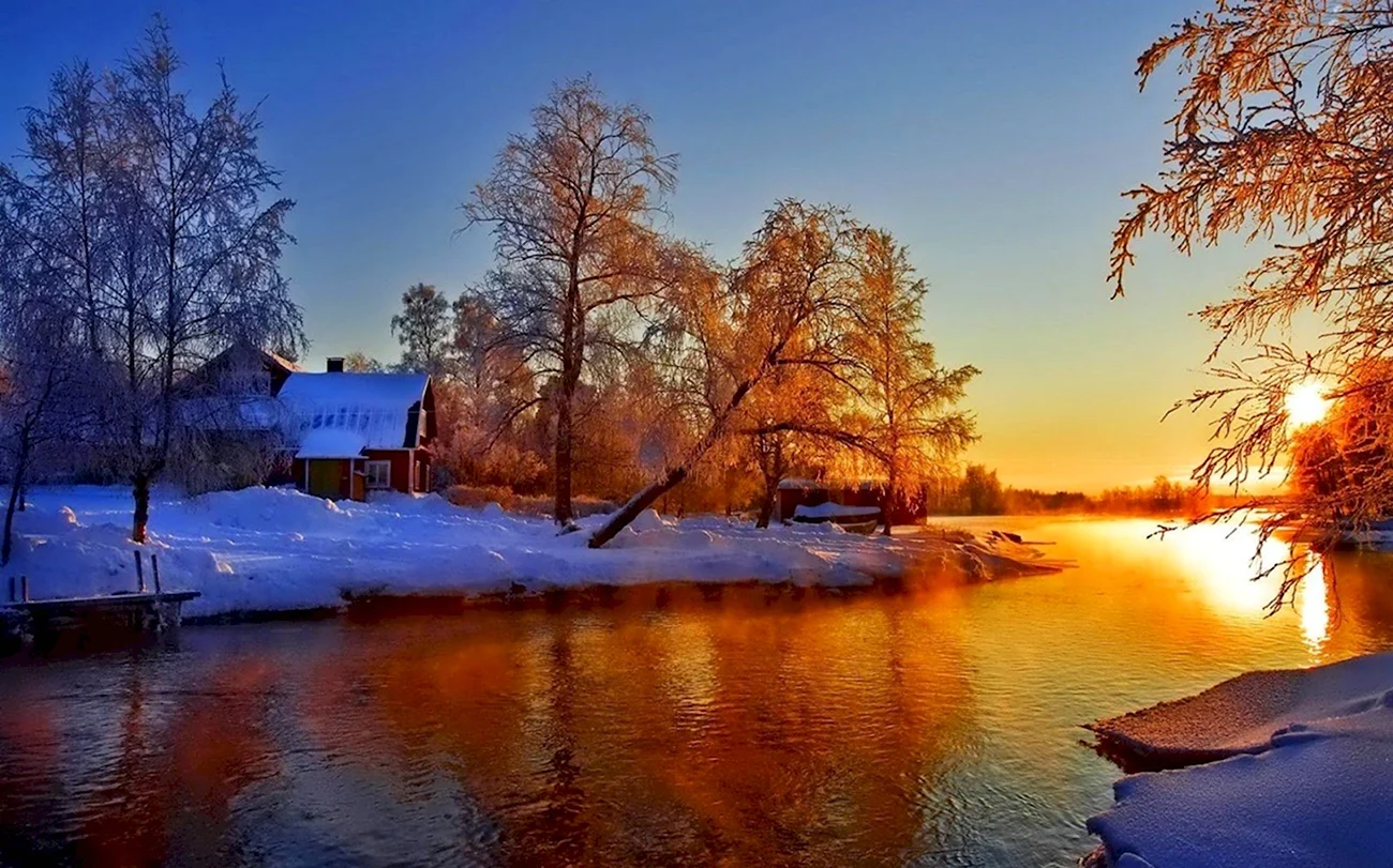 Зима река деревня закат. Красивая картинка