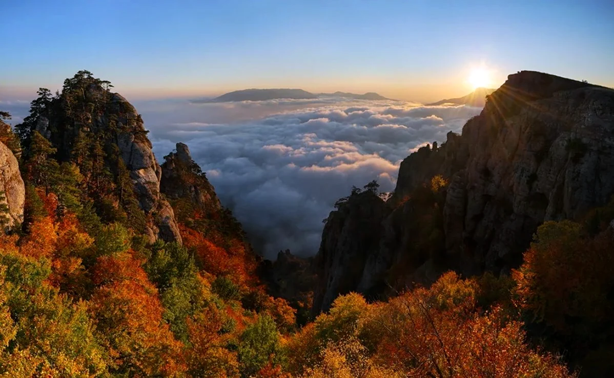 Золотая осень в Крыму горы. Картинка