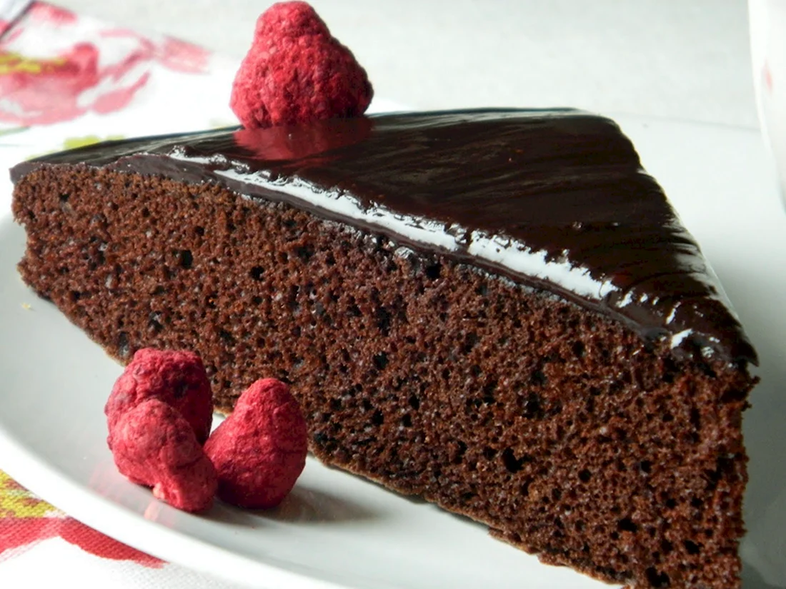 Пирог брауни рецепт. Шоколадный бисквит Брауни. Шоколадный Брауни манник. Шоколадный бисквит для торта. Шоколадный бисквит с шоколадной глазурью.